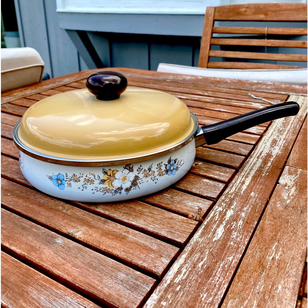 Vintage Floral Crowning Fashion 10” Pan Cookware with Lid